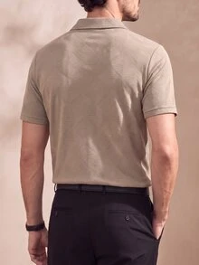 Core Aspect 男士V領 Polo 衫，紋理提花面料上衣，休閒日常通勤穿搭 - 卡其色 - 查看 2