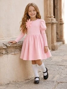 女童新款 Demelin 風格粉色針織洋裝，圓領、長泡泡袖、珍珠裝飾、3D 花卉綴飾、收腰設計，仙女公主秋季款 - 粉色 - 查看 1