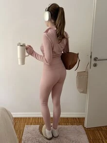 CovetEZ 女款粉色運動三件套，包含全開襟拉鍊短版背心與高腰緊身褲 - 藕粉色 - 查看 3