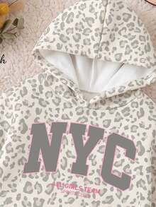 灰色豹紋配粉色對比，高街甜酷時尚豹紋運動對比字母 NYC 圖案，女嬰休閒柔軟舒適寬鬆連帽衛衣，新款適合秋冬日常、戶外、運動、街頭、校園時尚返校，美式復古學院風 - 彩色 - 查看 6