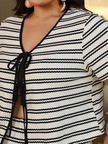 Bibi Tomais 2pcs/Set Plus Size Women Striped Front Tie Short Sleeve Top And Shorts Casual Outfit - Black and White - View 7