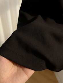 SHEIN Franclia Kaos Wanita Musim Panas Warna Hitam Leher Bulat Lengan Pendek dengan Hiasan Manik-manik - Hitam - View 6