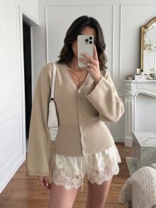 Serisse 女士纯色纽扣修身针织开衫，休闲日常穿着，适合秋冬季节、新年等季节，是女士冬季毛衣的理想之选。 - 杏色 - 查看 2