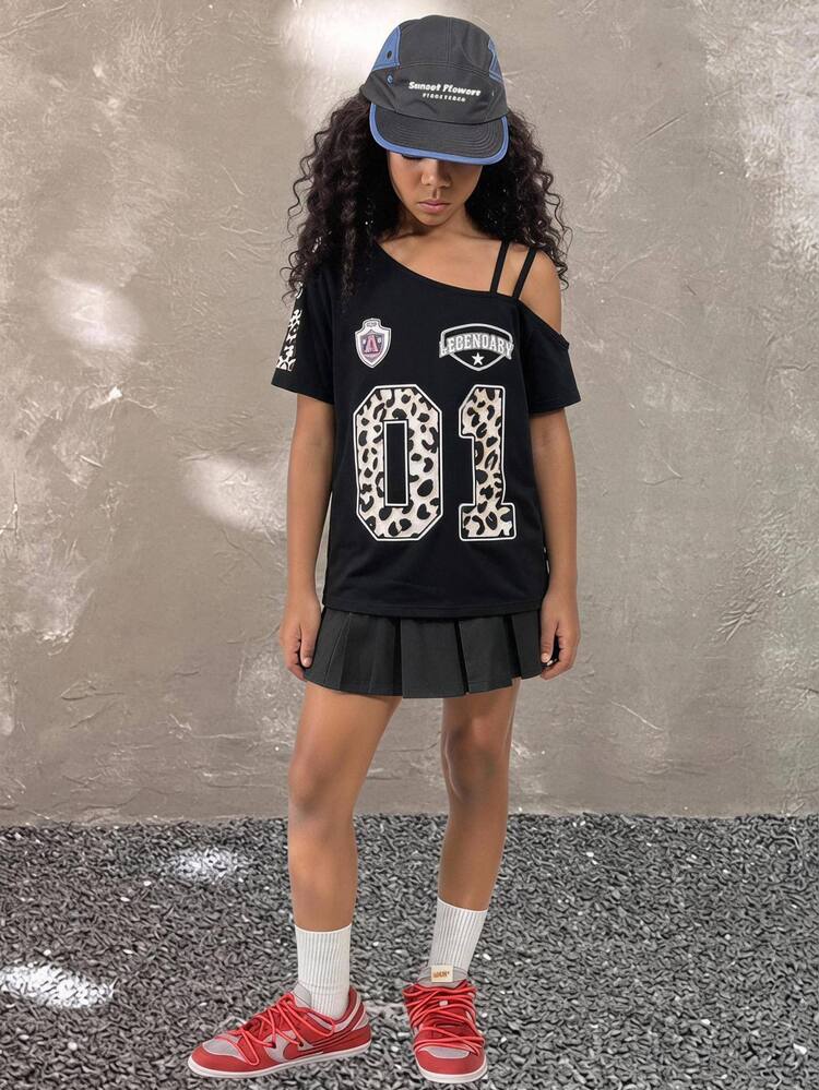 青少年女孩夏季休閒復古街頭風豹紋印花與數字01徽章圖案露肩寬鬆T恤，豹紋上衣 - 黑色 - 查看 2