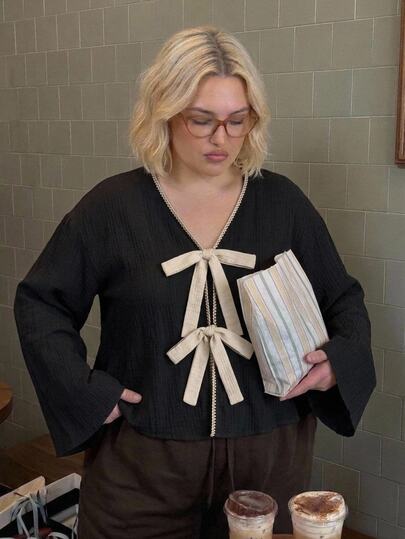 SHEIN CURVE+ Áo kiểu nữ size lớn cổ chữ V đính nơ, phong cách thường ngày đa năng