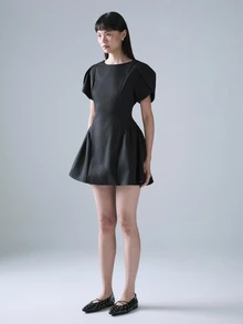 STILLVEA. 義式風格女款短袖圓領鬱金香鏤空下擺公主短洋裝，優雅時尚老錢風夏季洋裝 - 黑色 - 查看 3