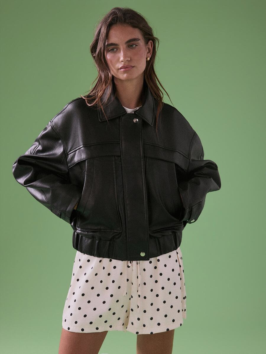 STILLVEA. Retro amerikanischer Stil kurze Lederjacke für Frauen, lässiges Design Motorradjacke mit hochwertigem Gefühl - Schwarz - Übersicht 1