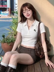 K-Vae 女士休闲白色马球领刺绣马术短袖 T 恤 - 白色 - 查看 3