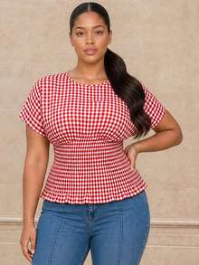 ELLERISSA Atasan Peplum Leher Bulat Lengan Pendek Motif Kotak-kotak Merah Ukuran Besar dengan Pinggang Berkerut - Merah - View 3