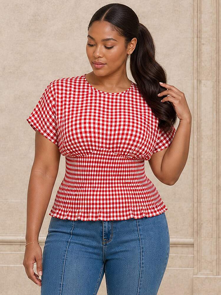 ELLERISSA Atasan Peplum Leher Bulat Lengan Pendek Motif Kotak-kotak Merah Ukuran Besar dengan Pinggang Berkerut - Merah - View 1
