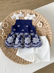 SHEIN Playful Pals 2件組女嬰幼兒女童背心上衣短褲套裝，可愛海軍藍白色蝴蝶結刺繡花卉鏤空波浪邊無袖方領，海灘夏季舒適K-Pop風 - 藍色 - 查看 6