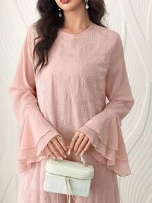 Yasmyna 粉色刺繡蕾絲長款雙層喇叭袖寬鬆休閒約會通勤優雅阿拉伯風洋裝 - 粉色 - 查看 4