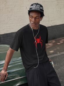 Manfinity Roghcode Camiseta de manga corta con cuello redondo y estampado de patrón de araña para hombre - Negro - Ver 4