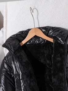 SHEIN 青少年女孩外套 女孩冬款夾棉外套 抓絨內裡 短版寬鬆版型 黑色 學校健身房穿搭 街頭風圖案 - 黑色 - 查看 5
