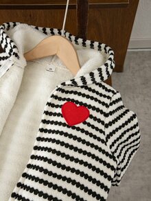 SHEIN 女童條紋內裡連帽拉鍊外套，附愛心貼布 - 黑與白 - 查看 4