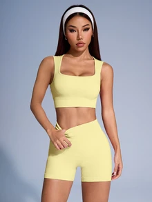 SHEIN Sovereign Charm Conjunto de top deportivo acanalado de unicolor y pantalones cortos para mujer - Amarillo claro - Ver 4