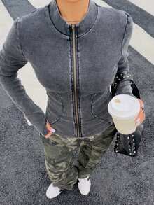 Muchica 女款時尚雪花印花拉鍊長袖運動衫 深灰色迷彩石洗修身拉鍊外套 基礎運動休閒沙灘秋季款 - 黑色 - 查看 3