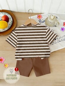 SHEIN Playful Pals 春夏女童休闲时尚创意个性清新可爱简约棕白条纹碎花印花休闲度假风基础款短袖T恤和骑行短裤套装，舒适日常穿着，温暖的夏秋风格，适合女童日常运动穿搭。 - 彩色 - 查看 2