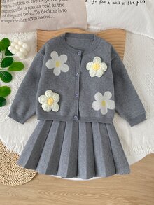 SHEIN 女童 3D 花卉刺繡單排扣長袖套頭毛衣與百褶迷你裙套裝 - 彩色 - 查看 4