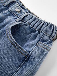 女童牛仔長褲，四季皆宜，柔軟棉質，休閒時尚百搭舒適，極簡風，鬆緊腰頭，經典五口袋款＋捲褲腳設計，寬鬆直筒寬腿版型，中藍色水洗牛仔長褲，適合日常穿著與度假 - 中等水洗藍 - 查看 6