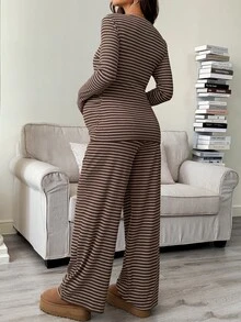 SHEIN 女款休閒冬季白色亮片孕婦條紋兩件套，長袖圓領T恤與可調腰寬腿褲家居套裝，棕色 - 棕色 - 查看 2