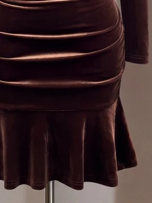Fine & Folde Gaun Mini Bodycon Model Duyung Slim-Fit Wanita Musim Gugur/Dingin, Berbahan Beludru, Berkerah V Dalam, Hiasan Berlian Imitasi, Gesper Persegi, dan Korset Pengencang Pinggang, Cocok untuk Kencan, Pesta, dan Pakaian Sehari-hari - Coklat - View 5
