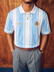 Aesthetic Post 美式復古字母徽章條紋 Polo 衫，夏季對比色領口寬鬆休閒棒球短袖上衣，中性休閒球衣上衣，男款圖案 T 恤，女款圖案 T 恤，男款時尚運動上衣，棒球/棒球用品 - 彩色 - 查看 3