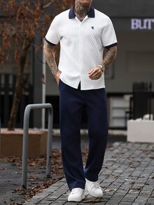 Manfinity Homme 男士舒適素色提花短袖襯衫與斜紋彈性腰長褲2件套，刺繡，休閒度假風，海軍藍 - 彩色 - 查看 5