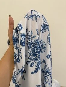 CovetEZ 大码女式蓝白碎花吊带长裙，沙滩装，春季穿搭，假日派对长裙，夏威夷风情连衣裙，女士休闲装，露背印花开衩下摆休闲长裙 - 藍白色 - 查看 5