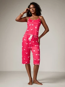 2pcs Women Casual Sexy Heart Print Ruffle Camisole And Bow Decor 3/4 Pants Pajama Set - Red - View 1