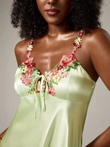 New Sexy V-Neck Loungewear Suitable For Autumn And Summer, French Heavy Floral Embroidery Satin Camisole Nightgown - Mint Green - View 7