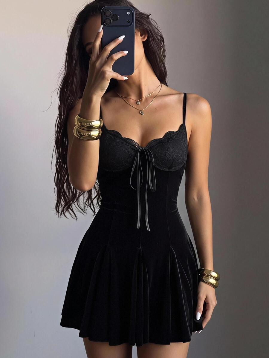 SHEIN EZwear 黑色針織天鵝絨細肩帶洋裝,萬聖節之夜外出夜店穿搭,秋季性感風 - 黑色 - 查看 1
