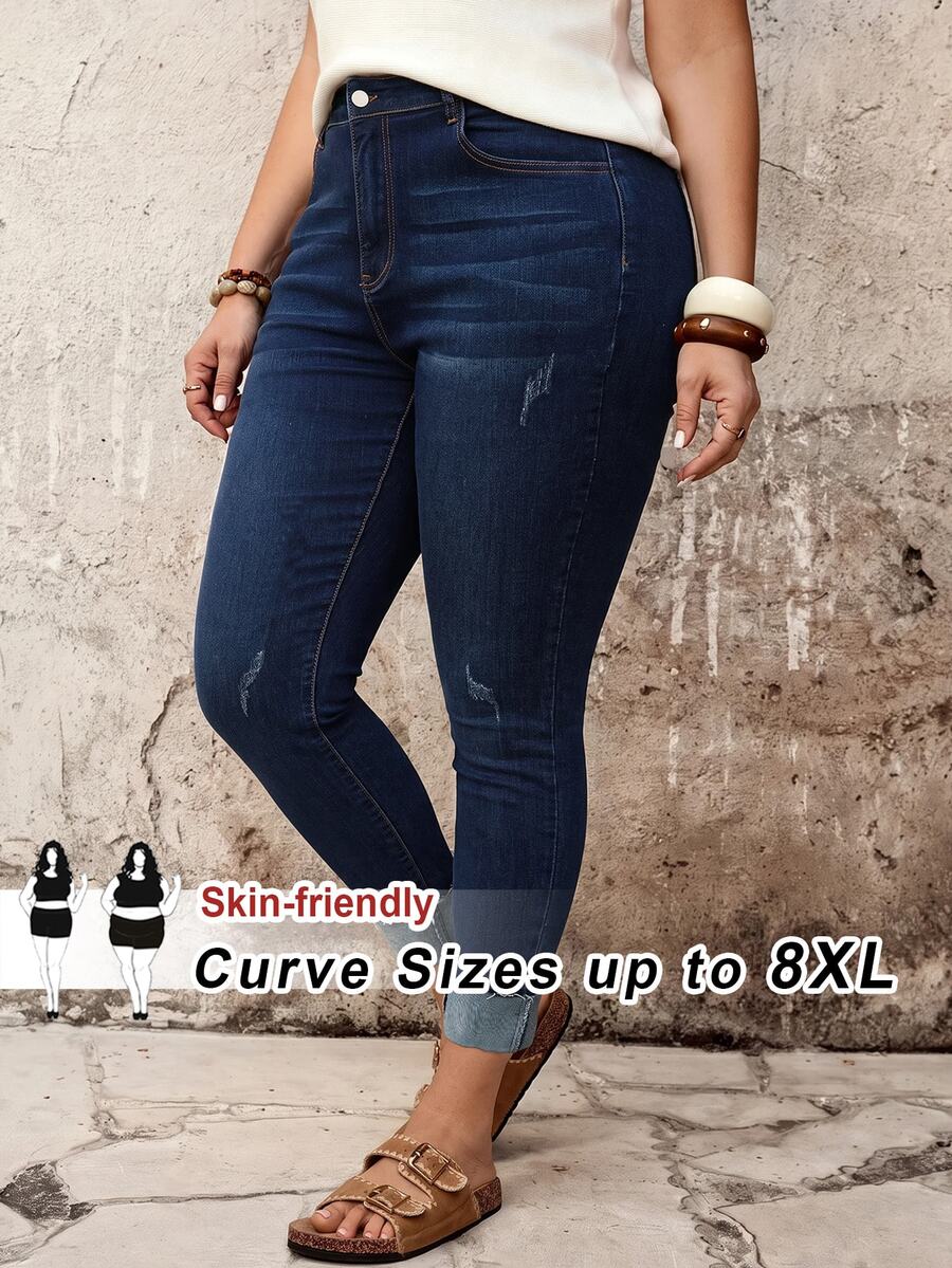 SHEIN CURVE+ 大尺碼女款時尚街頭休閒得體鈕扣口袋破洞緊身牛仔褲 牛仔女郎造型 夏季上班正式穿搭 淺藍色