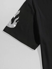 Manfinity Roghcode 男士圆领短袖T恤和抽绳长裤两件套，时尚潮流自由灵魂黑色套装 | 纽约嘻哈自由女神像图案T恤 + 火焰图案长裤 | 超舒适宽松版型 | 暗黑系情侣装 | 街头摄影必备 - 黑色 - 查看 6