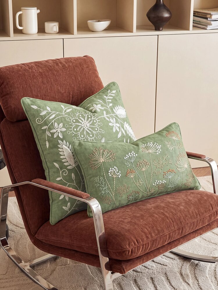1pc Home Embroidered Throw Pillow Cover, Size 12x20 Inches, Bohemian Style Decorative Cushion Cover With Zipper, Suitable For Living Room Sofa Bed, Floral & Bee Design, Grayish Green - Green - View 3