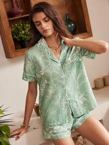 Rosleepa Women's Abstract Face Print Short Sleeve Single-Breasted Top And Shorts Loungewear Set - Green - View 5