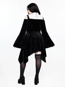ROMWE Avant Kostum Cosplay Halloween Ukuran Besar: Pakaian Biarawati Bergaya Gelap dengan Desain Salib Blok Warna dan Potongan Bahu Terbuka - Sempurna untuk Pesta Halloween - Hitam dan Putih - View 2