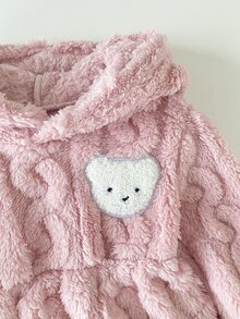 SHEIN Playful Pals 幼女連帽毛絨洋裝 甜美可愛 粉色麻花編織熊貼布 長袖加厚 戶外度假冬季保暖 公主大姊 A字版型 - 淺粉色 - 查看 7