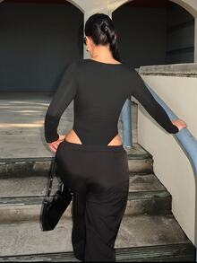 Dayanna Comas 女士秋季/四季街头服饰狂欢装音乐节 Y2K Gyaru 镂空弹力长袖黑色连体裤 - 黑色 - 查看 2
