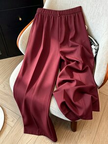 GlowEve CURVE 大尺碼女款優雅直筒長褲，彈性腰頭、側拉鍊與玫瑰金屬扣飾，適合春夏穿著 - 酒紅色 - 查看 2