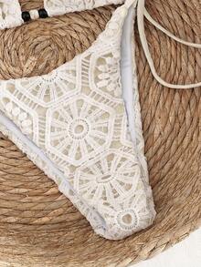 SHEIN Swim Swim Vcay 新款奢華優雅女款兩件式白色鉤編蕾絲與焦糖/棕色三角比基尼套裝，掛脖泳衣上衣配木珠裝飾，性感高衩露臀丁字褲泳裝，適合夏季海灘泳池度假，復古Y2K辣妹風，音樂節、熱帶海濱早午餐、海島度假與時尚氛圍 - 米色 - 查看 6