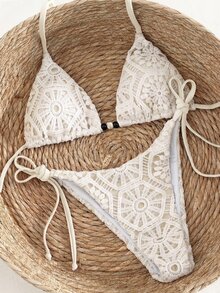 SHEIN Swim Swim Vcay 新款奢華優雅女款兩件式白色鉤編蕾絲與焦糖/棕色三角比基尼套裝，掛脖泳衣上衣配木珠裝飾，性感高衩露臀丁字褲泳裝，適合夏季海灘泳池度假，復古Y2K辣妹風，音樂節、熱帶海濱早午餐、海島度假與時尚氛圍 - 米色 - 查看 3