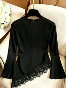 SHEIN Franclia Blus Wanita Lengan Panjang dengan Hiasan Renda dan Hem Asimetris - Hitam - View 2