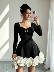 Fine & Folde Gaun Pendek Slim Fit Warna Hitam Polos untuk Wanita, Lengan Panjang Elastis, Leher Persegi, Model Berpilin di Depan, Dekorasi Cincin Logam, Hem Berumbai Kontras Putih, Melangsingkan - MultiWarna - View 4