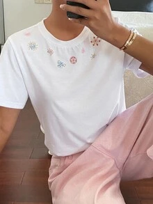 DAZY 女款蝴蝶印花圓領短袖休閒可愛T恤，白色夏季日常穿搭 - 白色 - 查看 3