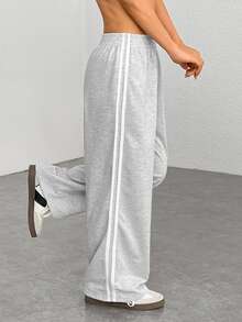 SHEIN EZwear 大码女式休闲黑色侧条纹裤，简约时尚，适合日常休闲穿着、毕业季、返校季、毕业典礼、女教师着装等场合。这款阔腿运动裤舒适宽松，版型宽松，适合各种场合。 - 淺灰色 - 查看 3