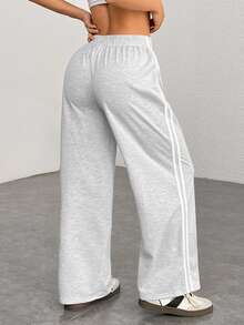 SHEIN EZwear 大码女式休闲黑色侧条纹裤，简约时尚，适合日常休闲穿着、毕业季、返校季、毕业典礼、女教师着装等场合。这款阔腿运动裤舒适宽松，版型宽松，适合各种场合。 - 淺灰色 - 查看 2