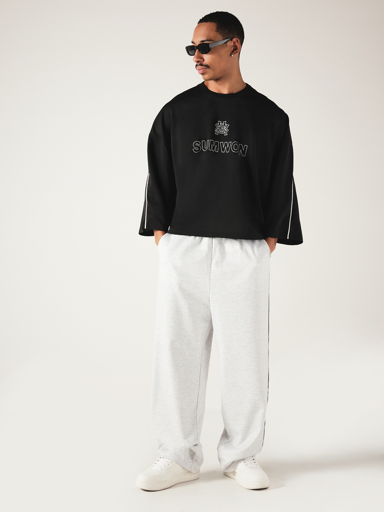 SUMWON Boxy Crop Crew Neck Tee With Contrast Piping Detail And Embroidered Logo Print For Casual Street Style - Black - View 4