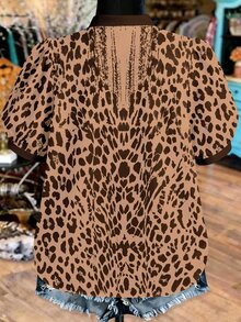 EMERY ROSE Plus Size Beige Base Leopard Print Contrast Brown Trim Notched V Neck Puff Short Sleeve Loose Lightweight Vintage Blouse Women Summer Daily Casual Top - Multicolor - View 2