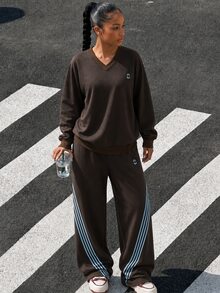 SHEIN 青少年女孩返校季秋冬運動套裝，秋季穿搭，復古V領巧克力棕色運動衫搭配側條紋寬腿運動長褲，舒適休閒... - 棕色 - 查看 7